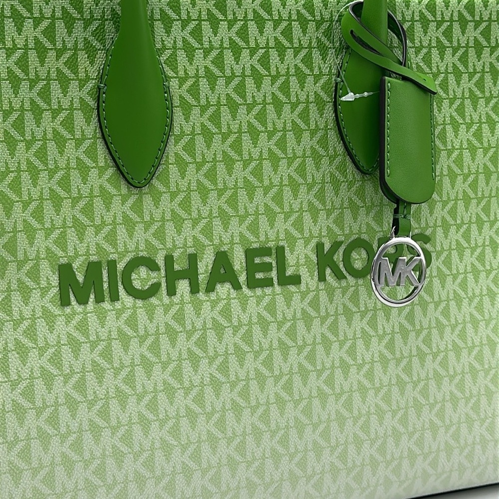 Michael Kors Mirella Medium Ombré Logo Tote Bag
Jungle Green
NWT - Picture 14 of 15